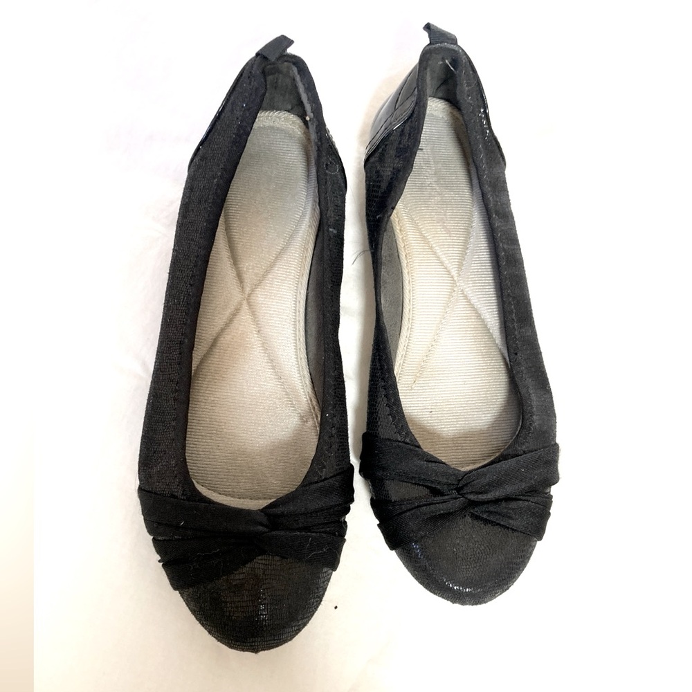 DKNY black fabric cushioned flats size 8.5